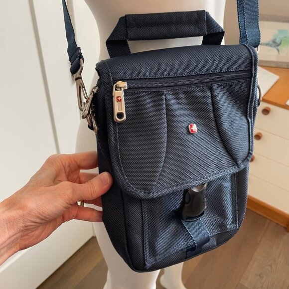 SwissGear Hand Hold & Crossbody Travel Bag Multi Zip Compartments Blue OS NWOT - Picture 3 of 13